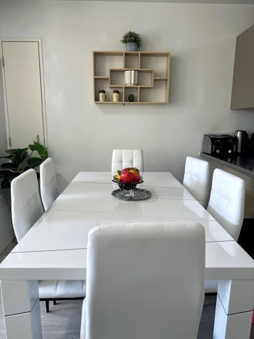 Immaculate 3 Bd 2 Bth Apartment -Free Carpark & Pool โอ๊คแลนด์ ภายนอก รูปภาพ