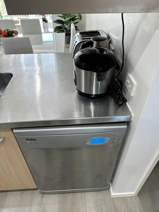 Immaculate 3 Bd 2 Bth Apartment -Free Carpark & Pool โอ๊คแลนด์ ภายนอก รูปภาพ