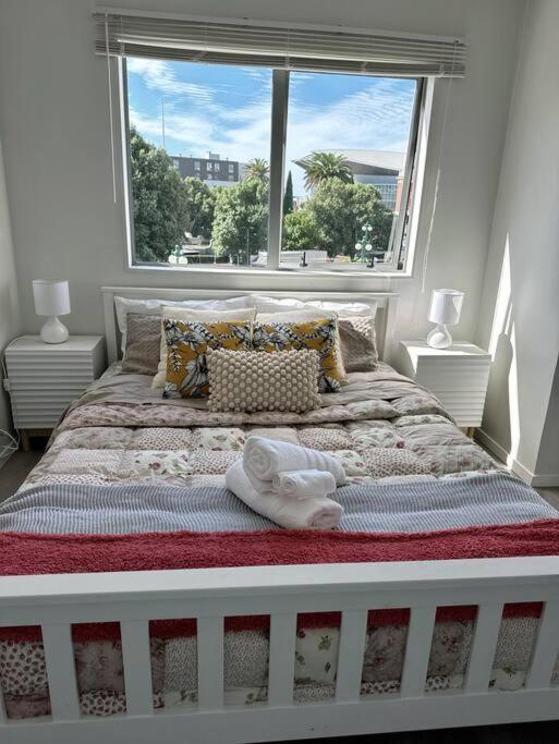 Immaculate 3 Bd 2 Bth Apartment -Free Carpark & Pool โอ๊คแลนด์ ภายนอก รูปภาพ