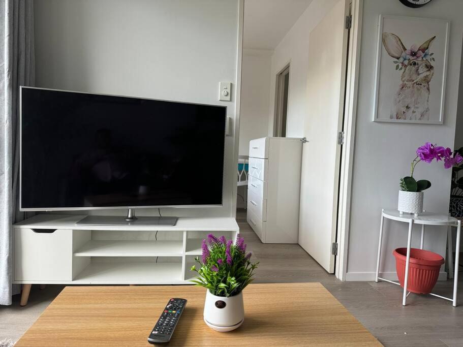 Immaculate 3 Bd 2 Bth Apartment -Free Carpark & Pool โอ๊คแลนด์ ภายนอก รูปภาพ